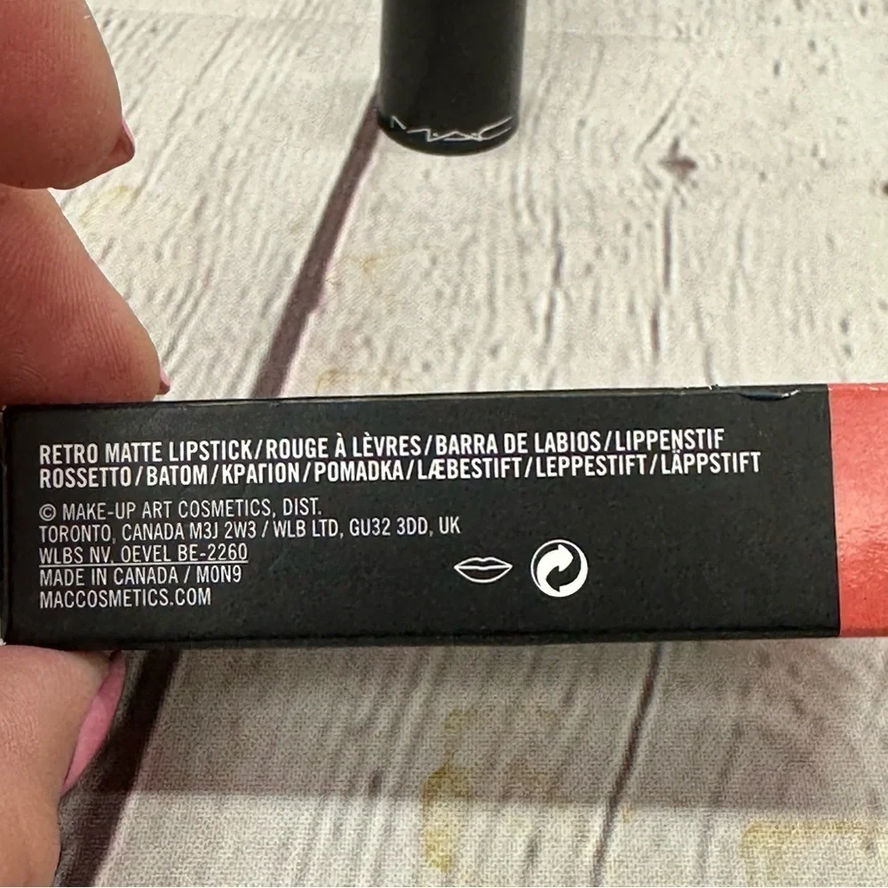 NIB MAC retro matte Lipstick color 703 runway hit